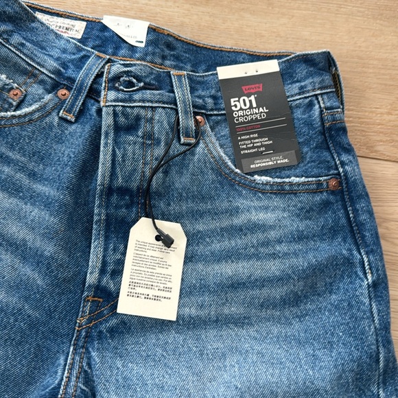 Levi’s premium 501 cropped jeans. NWT 23X26 - Picture 2 of 6